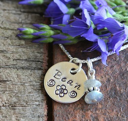 round stamped pendant
